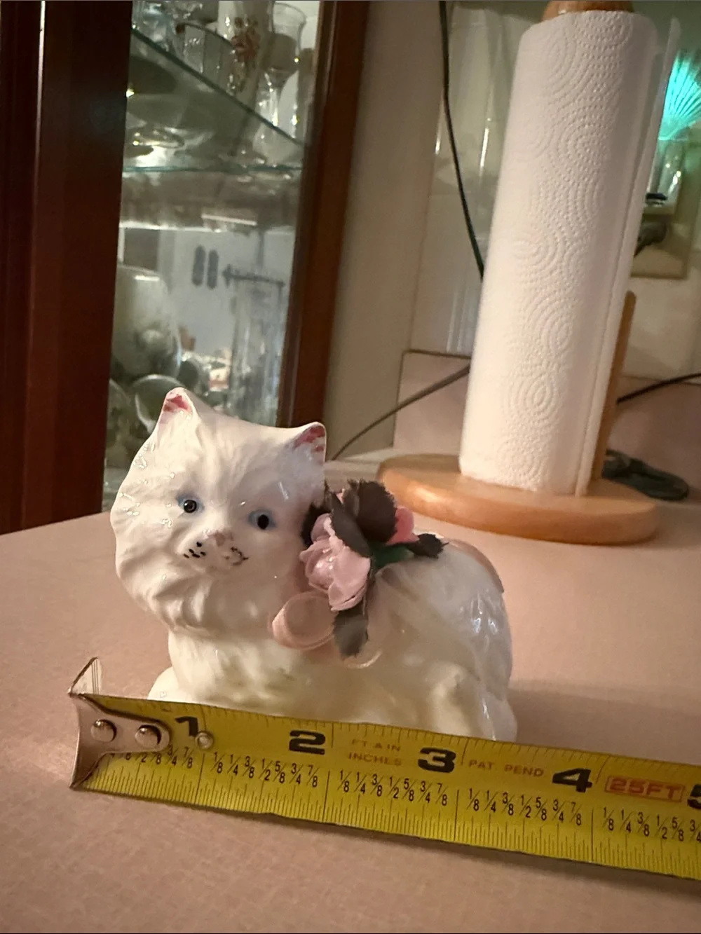 1990 Vintage Persian Cat with Pink Floral Accent